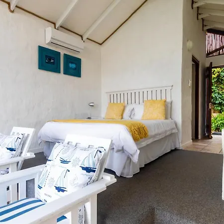 Dutton'S Cove Guest House Herolds Bay Exterior photo