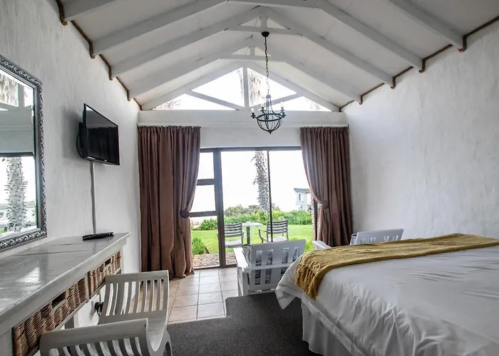 Dutton\'S Cove Guest House