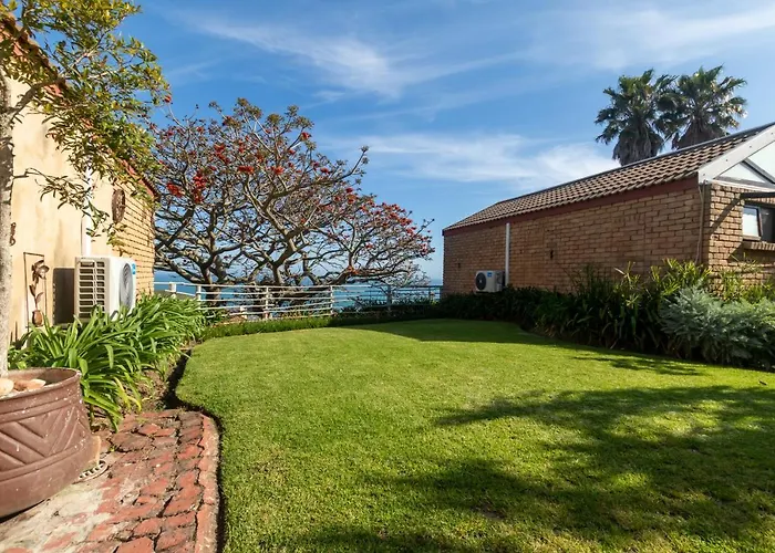 Dutton\'S Cove Guest House